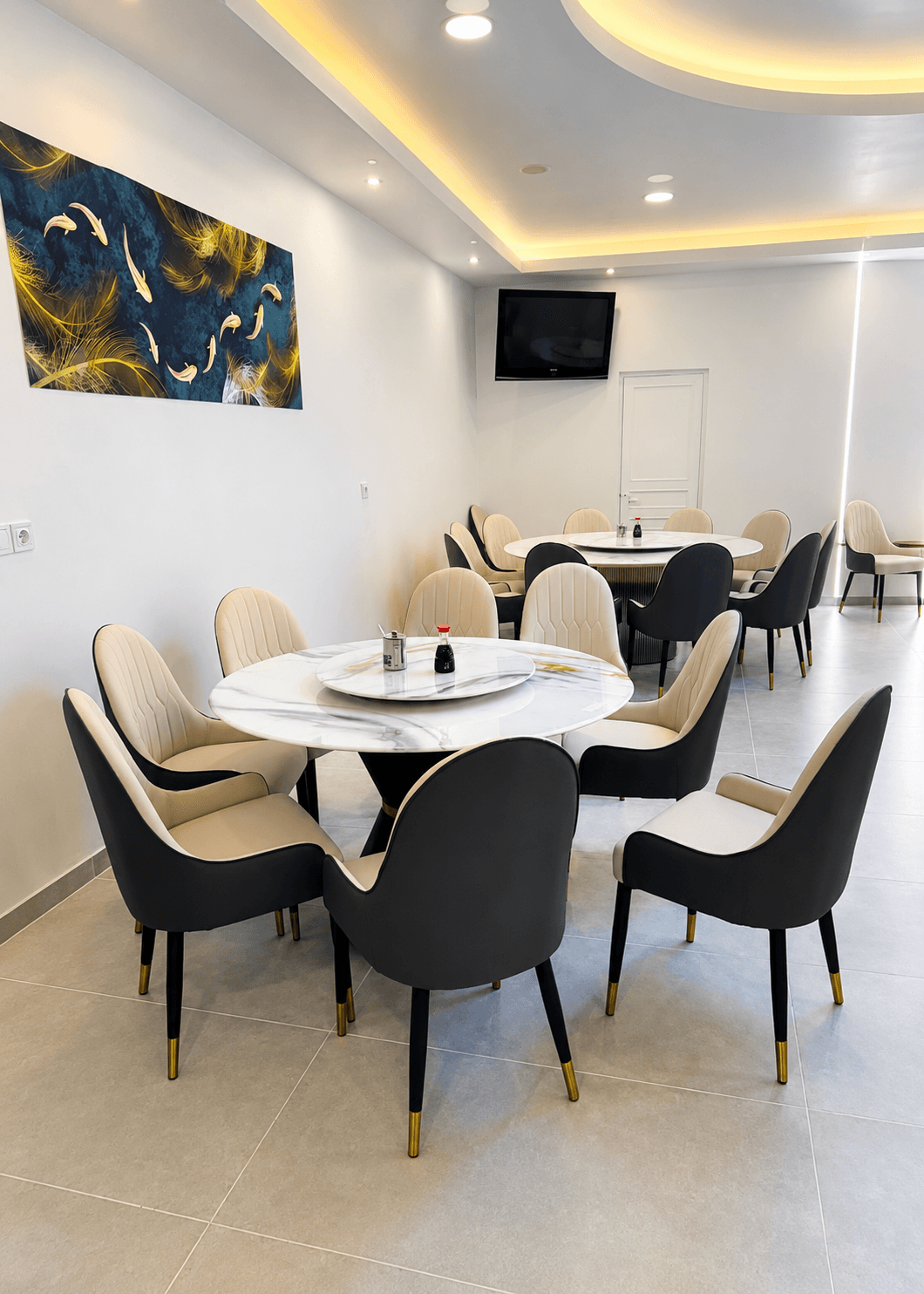 Sala reservada com mesas redondas no Dim Sum Park